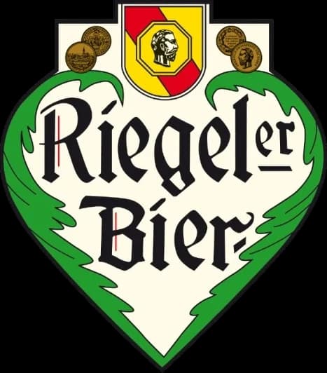 Schildförmiges Logo „Riegeler Bier“ mit badischem Wappen und grünen Hopfenranken.