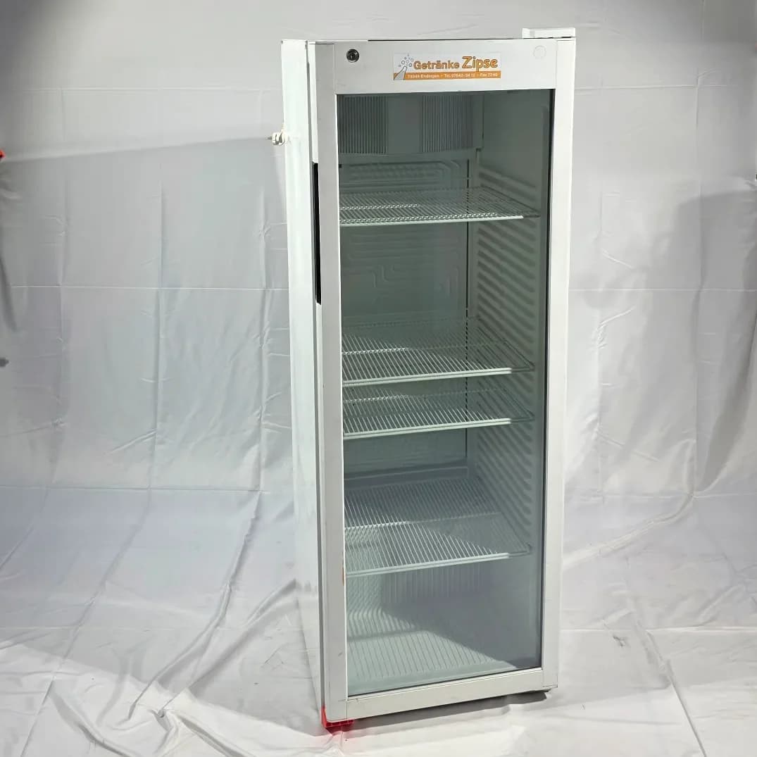 Kühlschrank mit transparenter Glasfront.