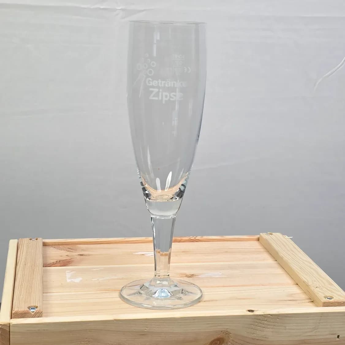 Schlankes Pilsstangen-Glas.