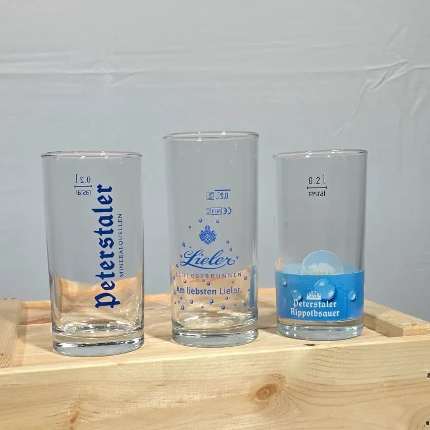 Schlichtes Wasserglas.