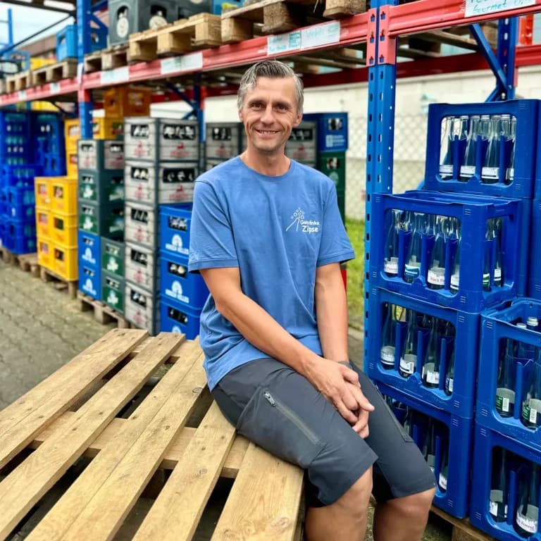 Porträt von Daniel Schülke, Fahrer bei Getränke Zipse.
