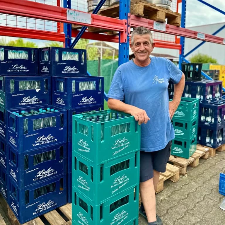 Porträt von Oliver Rosenfeldt, Fahrer und Kommissionierer.