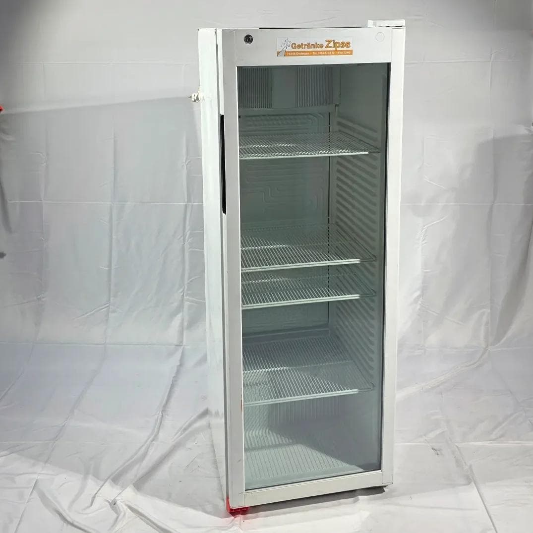 Kühlschrank mit transparenter Glasfront.
